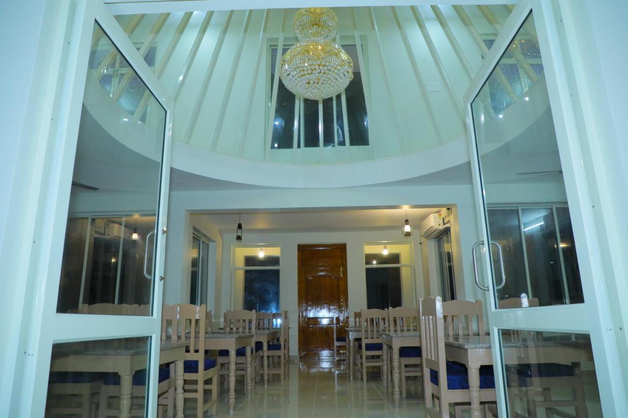 Srinivasa Hotel Tirupati Kültér fotó