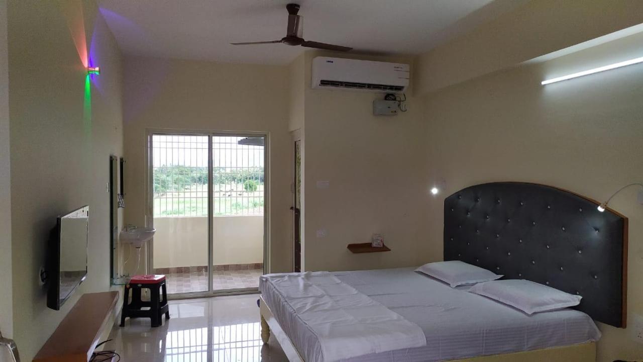 Srinivasa Hotel Tirupati Kültér fotó