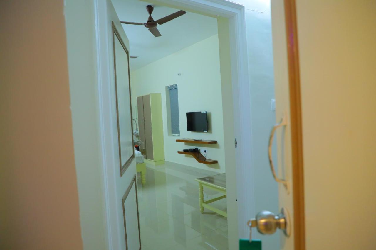 Srinivasa Hotel Tirupati Kültér fotó