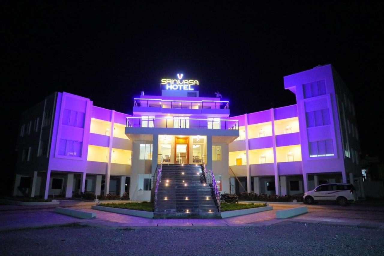 Srinivasa Hotel Tirupati Kültér fotó