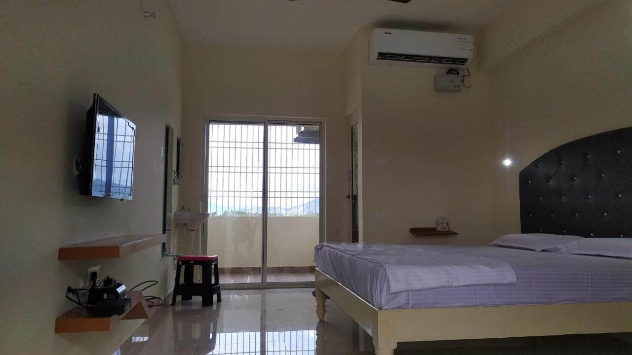 Srinivasa Hotel Tirupati Kültér fotó