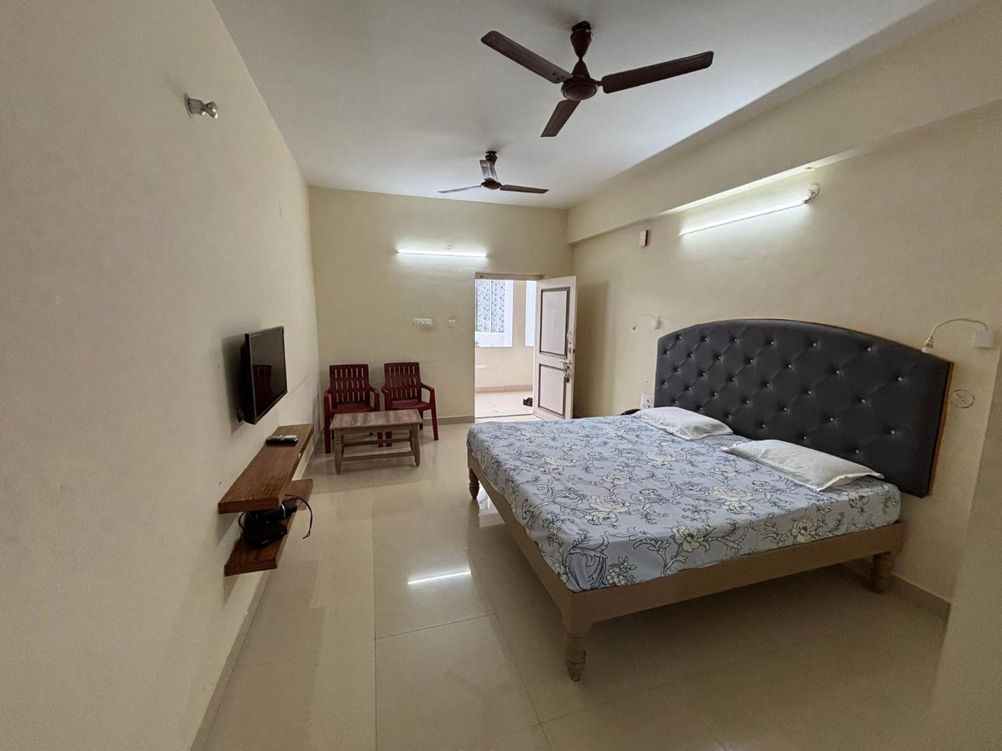 Srinivasa Hotel Tirupati Kültér fotó