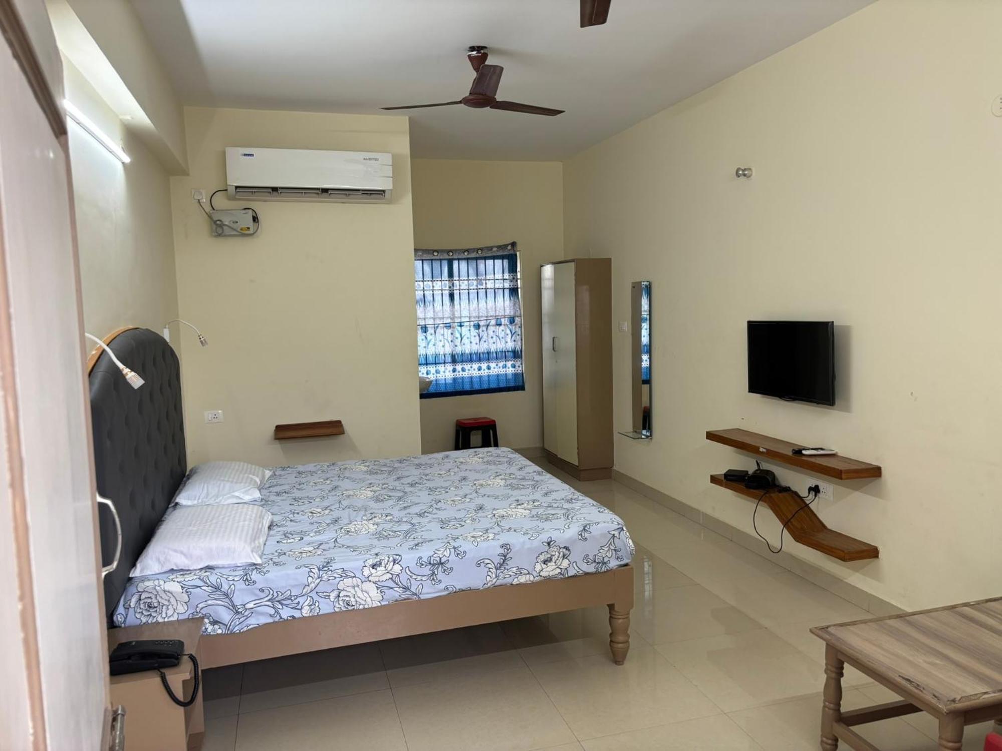 Srinivasa Hotel Tirupati Kültér fotó