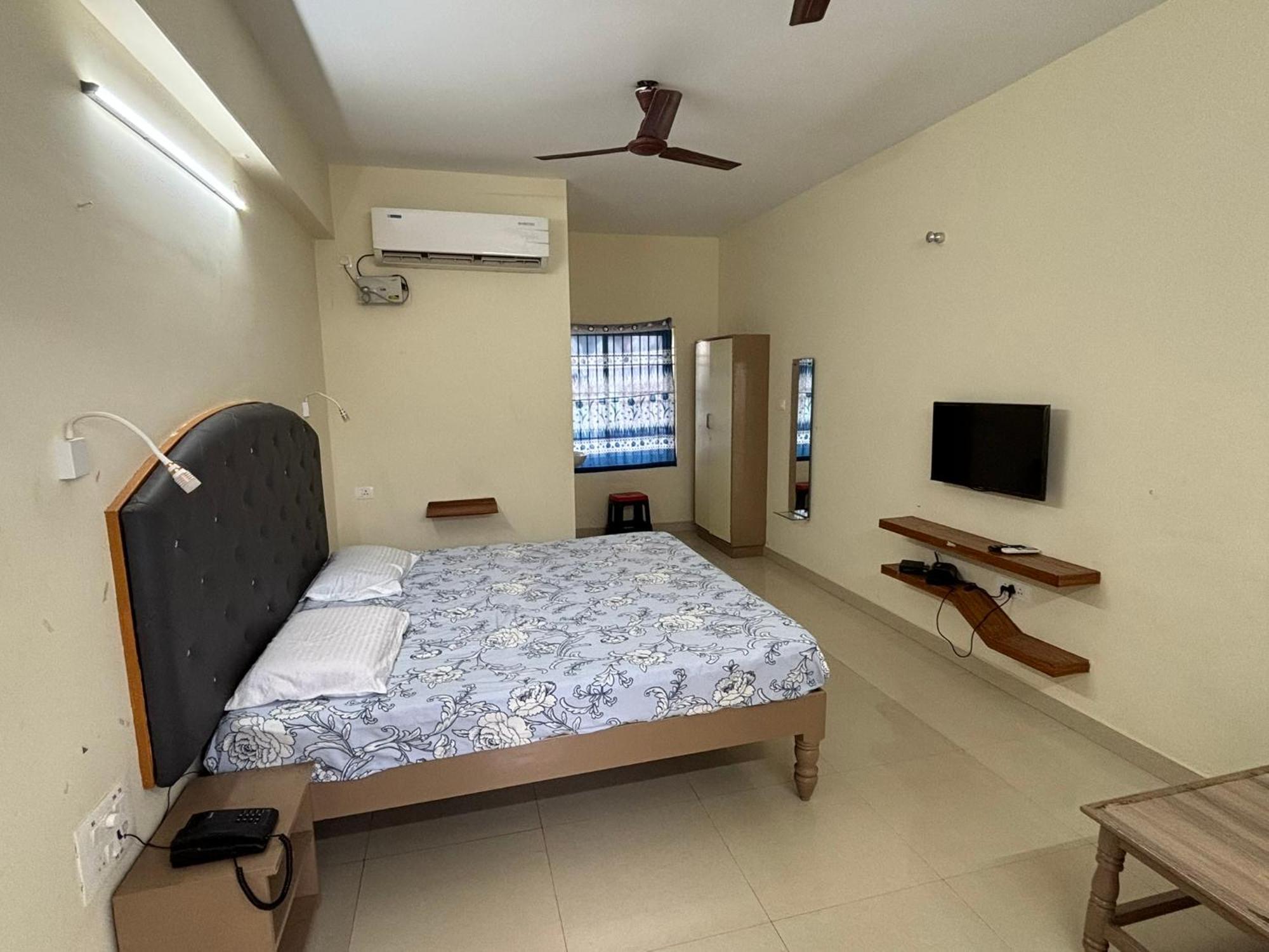 Srinivasa Hotel Tirupati Kültér fotó