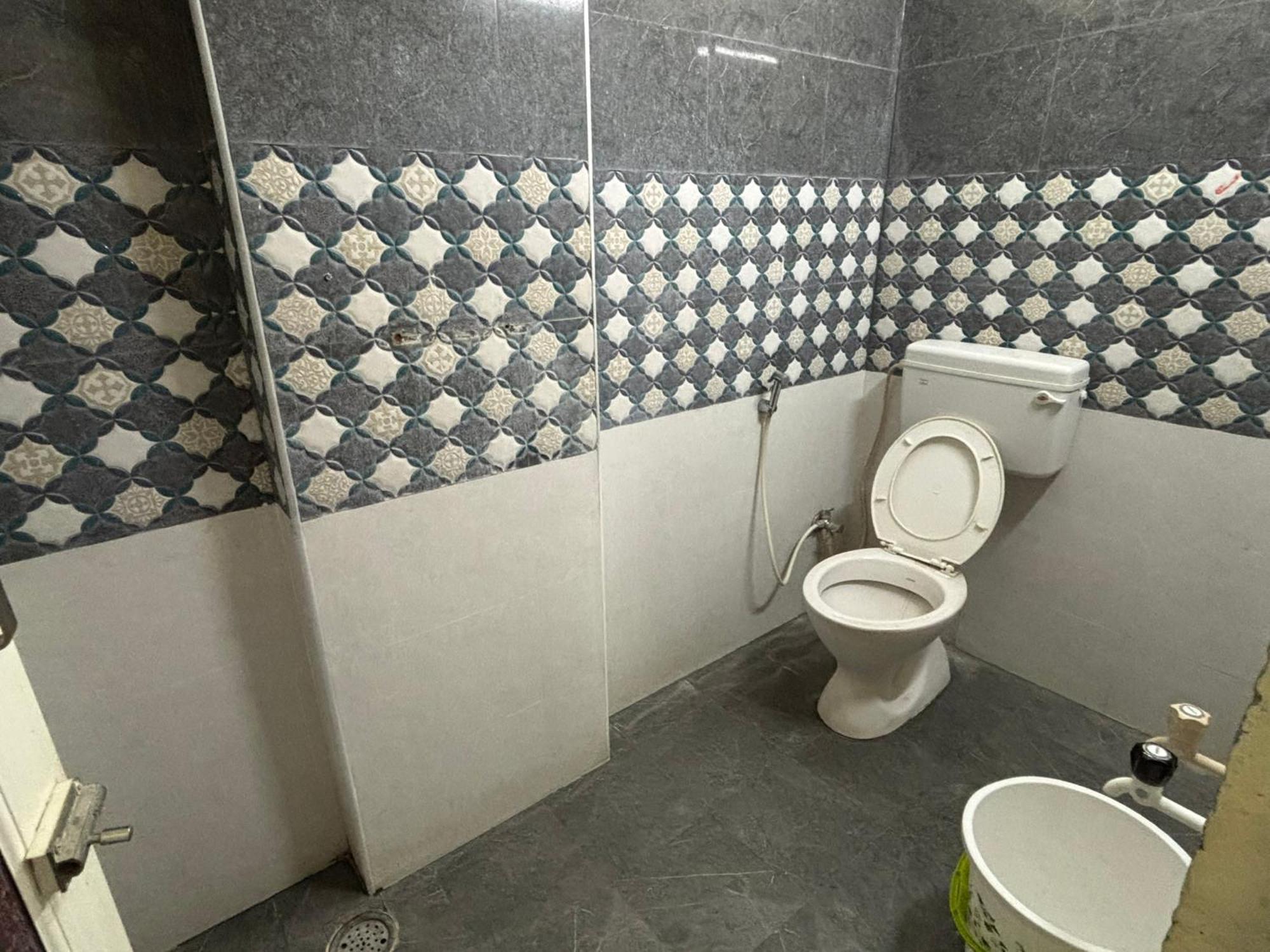 Srinivasa Hotel Tirupati Kültér fotó