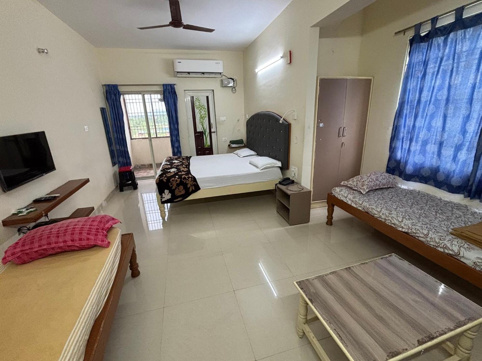 Srinivasa Hotel Tirupati Kültér fotó