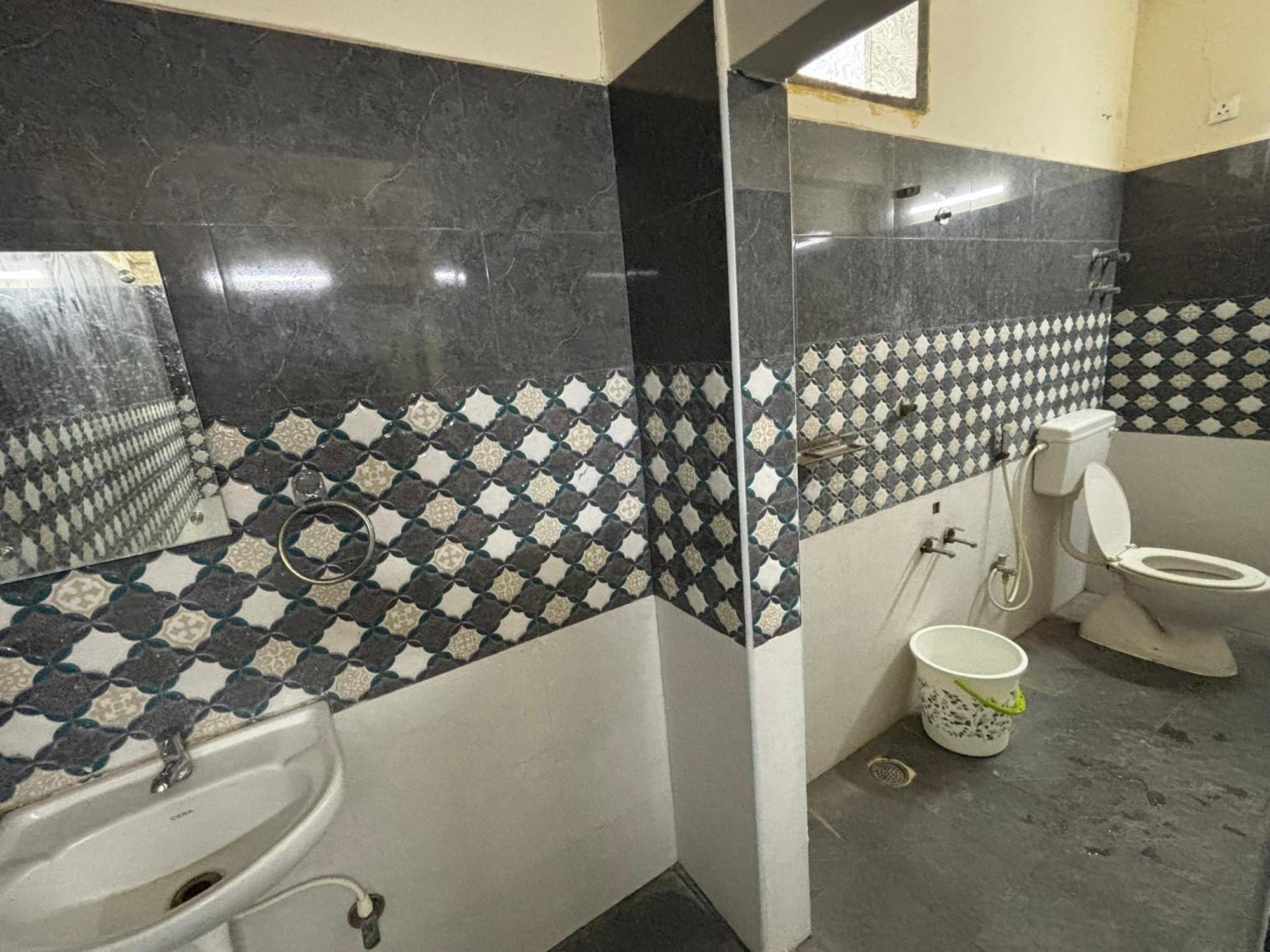 Srinivasa Hotel Tirupati Kültér fotó